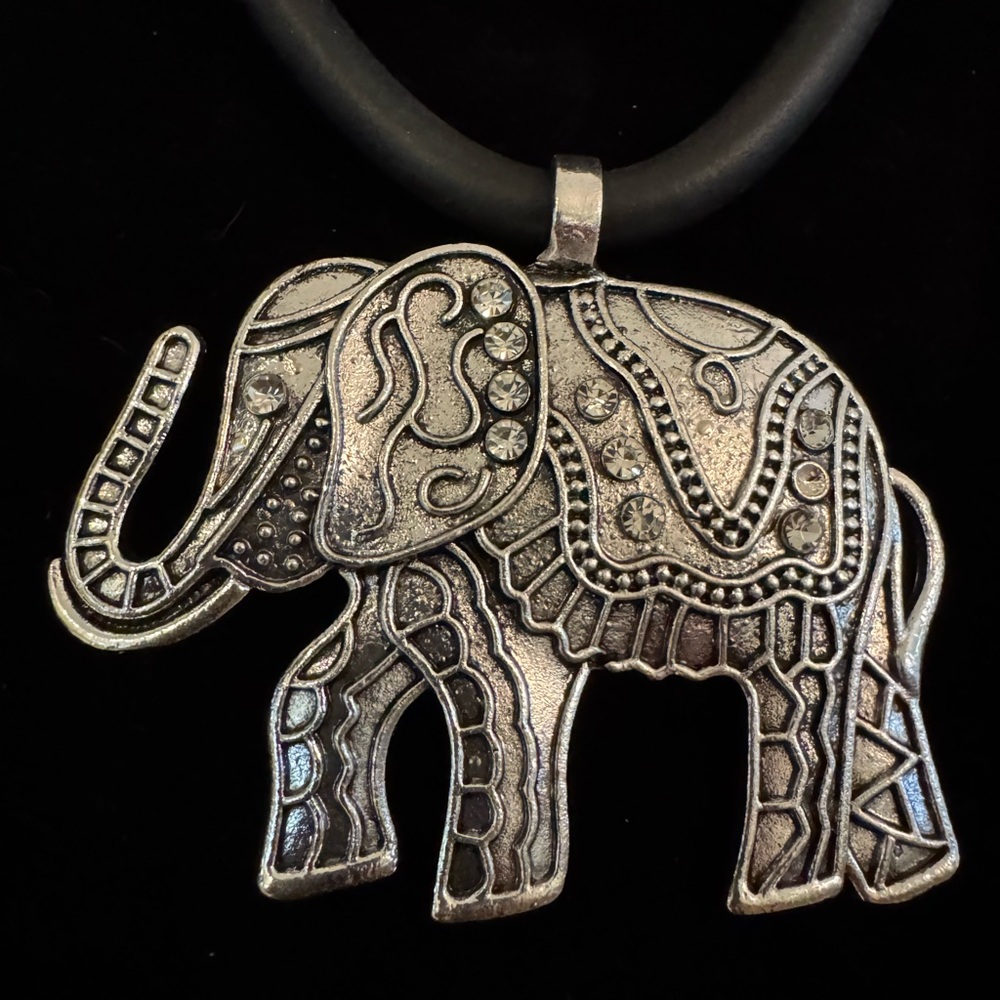 Silver Elephant Pendant‎ Necklace